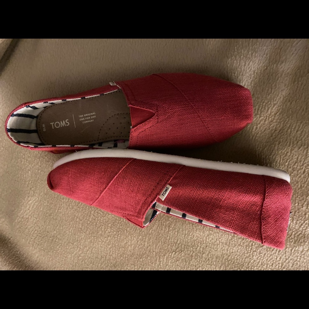 TOMS/ Red Canvas Women’s Classics